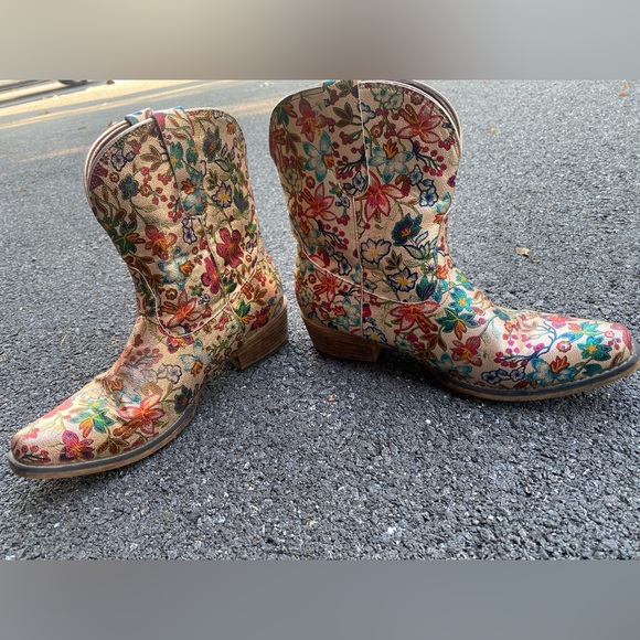 Women’s Roper Ingrid Floral Western Boot - Picture 7 of 14